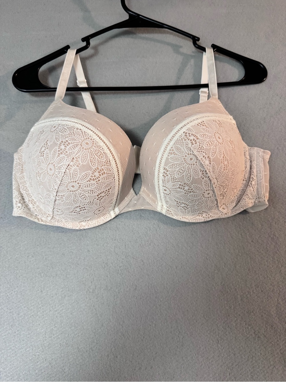 Victoria's Secret Ivory Lace Floral Push-Up Bra 38C